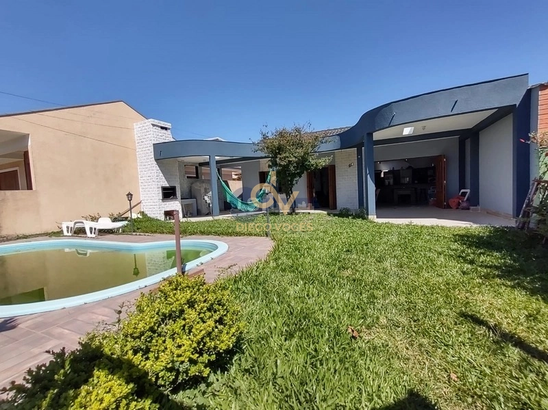 Belíssima casa com piscina próxima ao mar Atlântida Sul: 4ª foto da galeria de imagens do imóvel