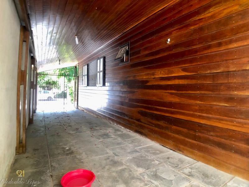 Casa/terreno localizada em uma ótima rua elevada e calma;: 4ª foto da galeria de imagens do imóvel