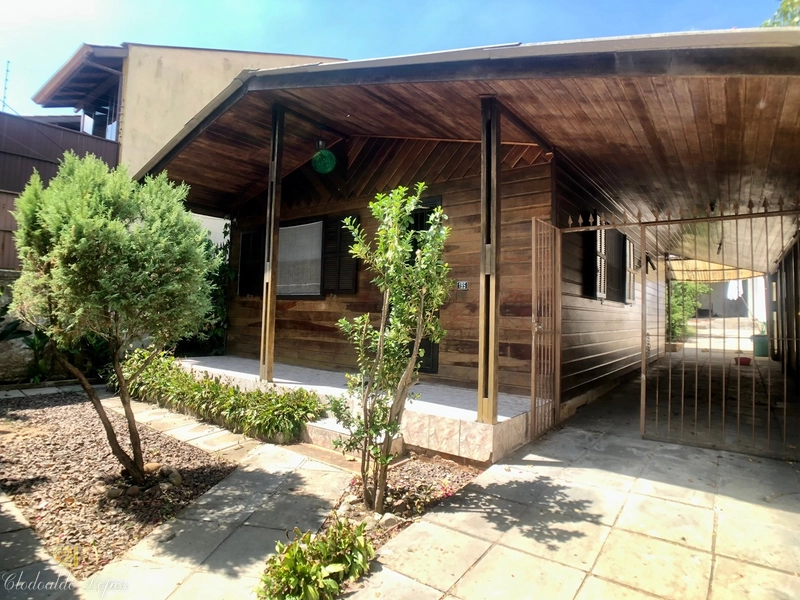 Casa/terreno localizada em uma ótima rua elevada e calma;: 3ª foto da galeria de imagens do imóvel