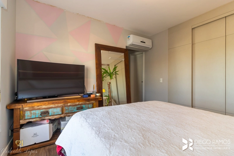 Apartamento 4 suítes, 3 vagas individuais, bairro Menino Deus;: 23ª foto da galeria de imagens do imóvel