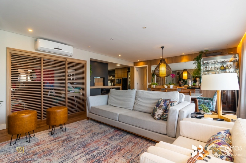 Apartamento 4 suítes, 3 vagas individuais, bairro Menino Deus;: 3ª foto da galeria de imagens do imóvel