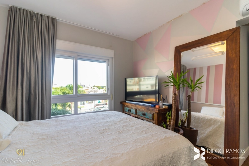 Apartamento 4 suítes, 3 vagas individuais, bairro Menino Deus;: 22ª foto da galeria de imagens do imóvel