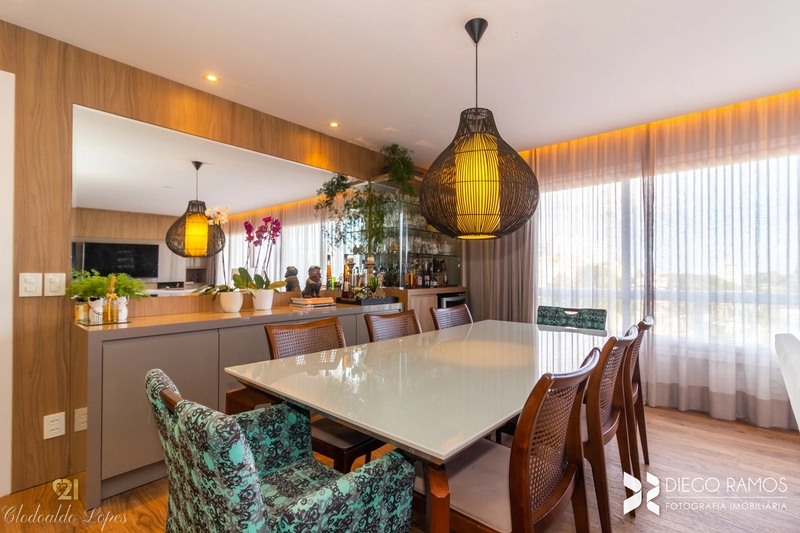 Apartamento 4 suítes, 3 vagas individuais, bairro Menino Deus;: 5ª foto da galeria de imagens do imóvel