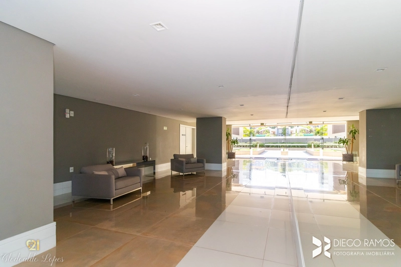 Apartamento 4 suítes, 3 vagas individuais, bairro Menino Deus;: 33ª foto da galeria de imagens do imóvel