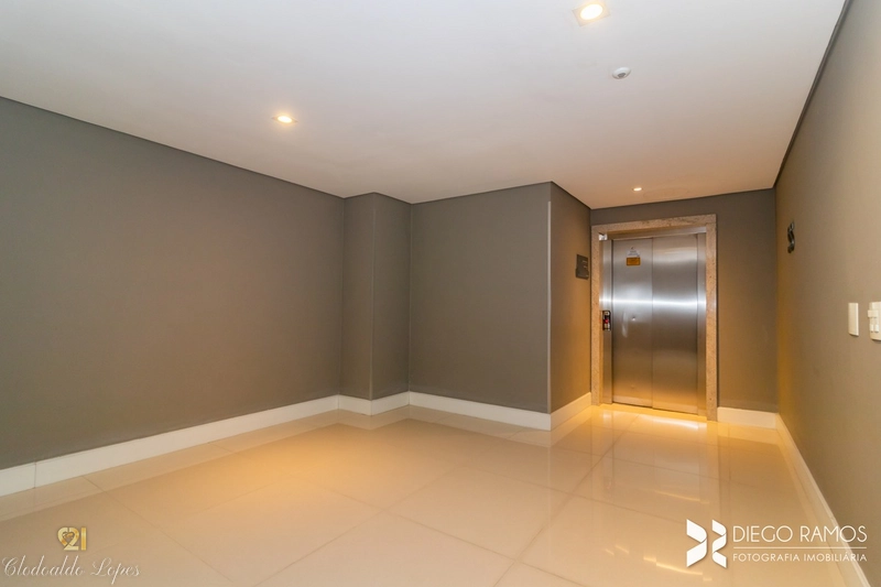 Apartamento 4 suítes, 3 vagas individuais, bairro Menino Deus;: 30ª foto da galeria de imagens do imóvel