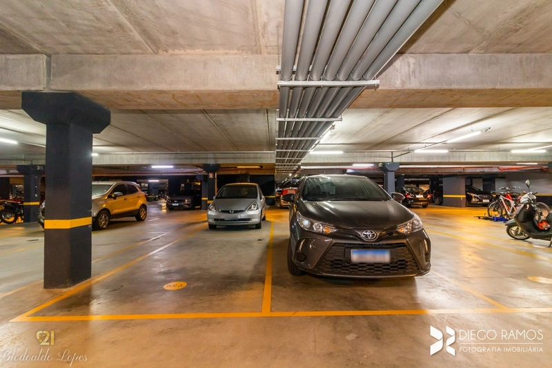 Apartamento 4 suítes, 3 vagas individuais, bairro Menino Deus;: 32ª foto da galeria de imagens do imóvel