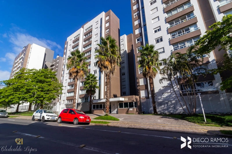 Apartamento 4 suítes, 3 vagas individuais, bairro Menino Deus;: 37ª foto da galeria de imagens do imóvel