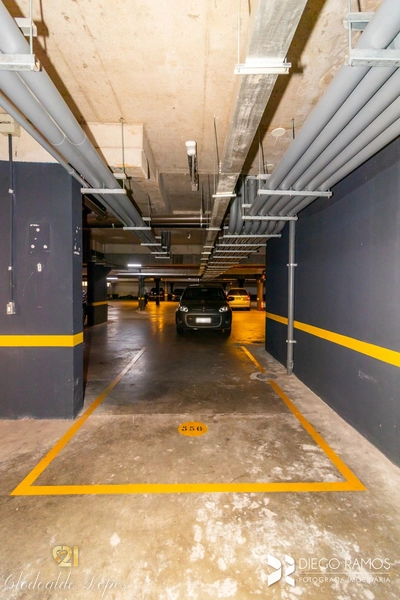 Apartamento 4 suítes, 3 vagas individuais, bairro Menino Deus;: 31ª foto da galeria de imagens do imóvel