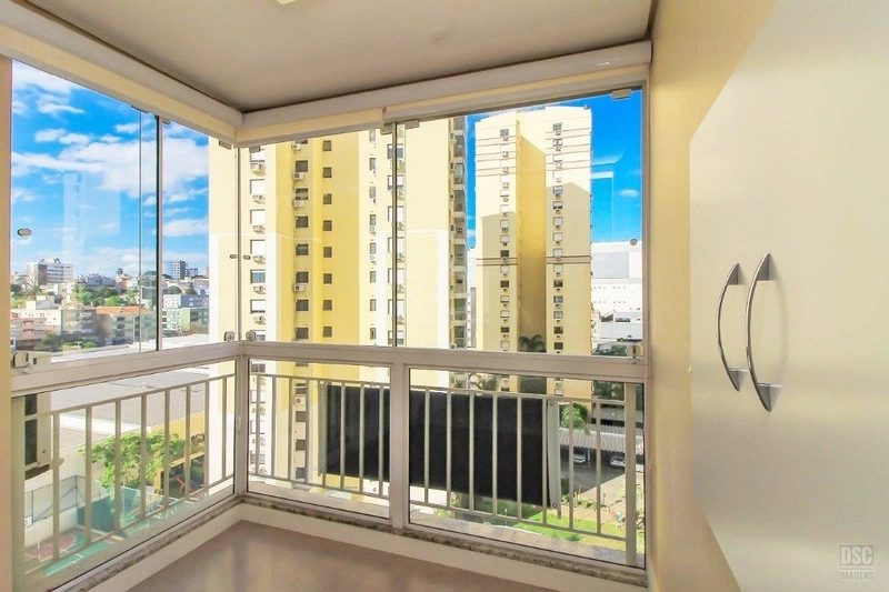 Apto de 02 dorms, 2  vagas, Passo da Areia, próximo ao Bourbon Wallig;