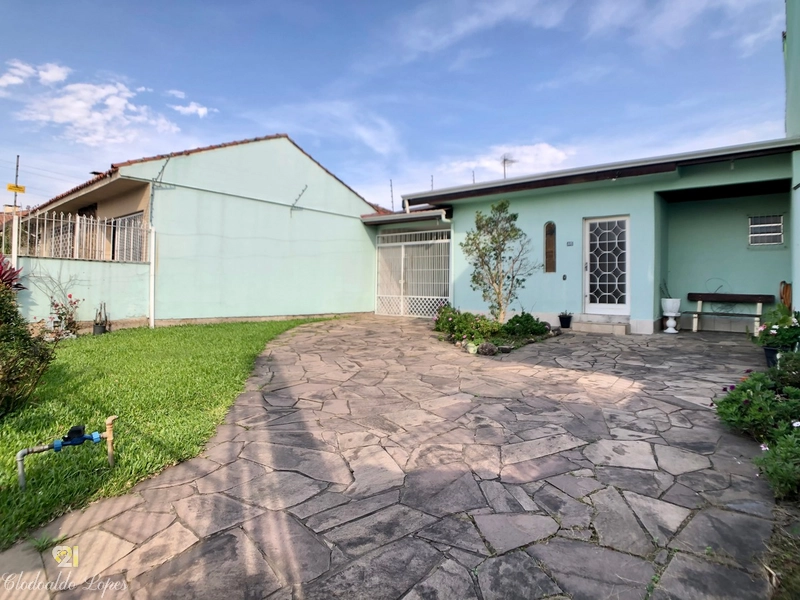Casa de alvenaria, térrea, 3 dormitórios, próxima ao Bourbon Cassol.