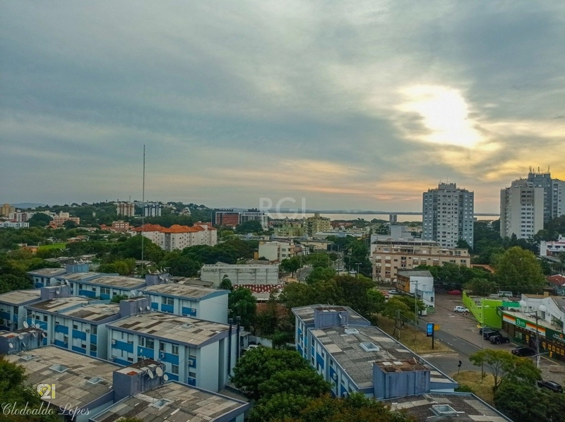 Apartamento 2 dorm, no Cristal, elevador, próximo ao Barra Shopping: 2ª foto da galeria de imagens do imóvel