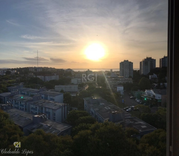 Apartamento 2 dorm, no Cristal, elevador, próximo ao Barra Shopping