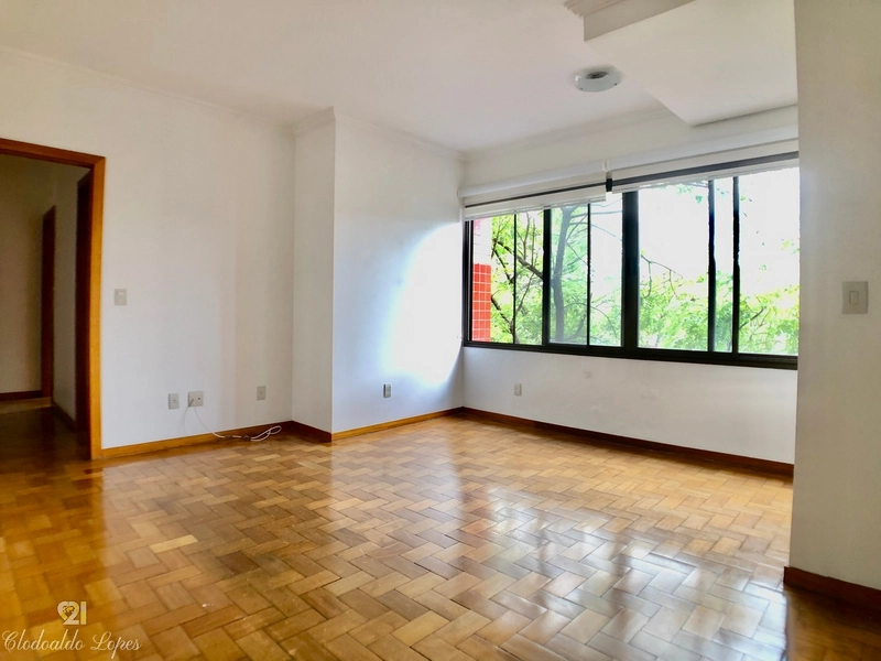 Apartamento 2 dormitórios, vaga e elevador, bairro Petrópolis;
