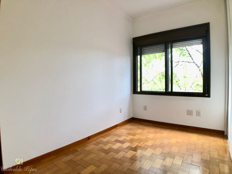 Apartamento 2 dormitórios, vaga e elevador, bairro Petrópolis;: 10ª foto da galeria de imagens do imóvel