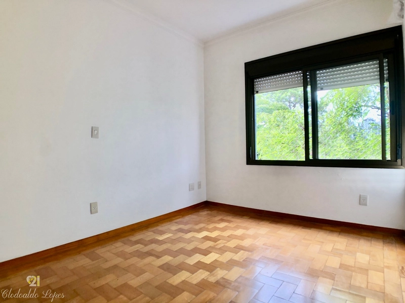 Apartamento 2 dormitórios, vaga e elevador, bairro Petrópolis;: 13ª foto da galeria de imagens do imóvel