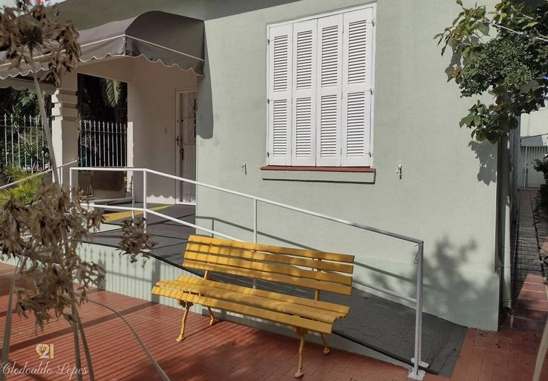 Casa térrea 3 dorm, Vila Ipiranga, próxima a Escola Santa Doroteia