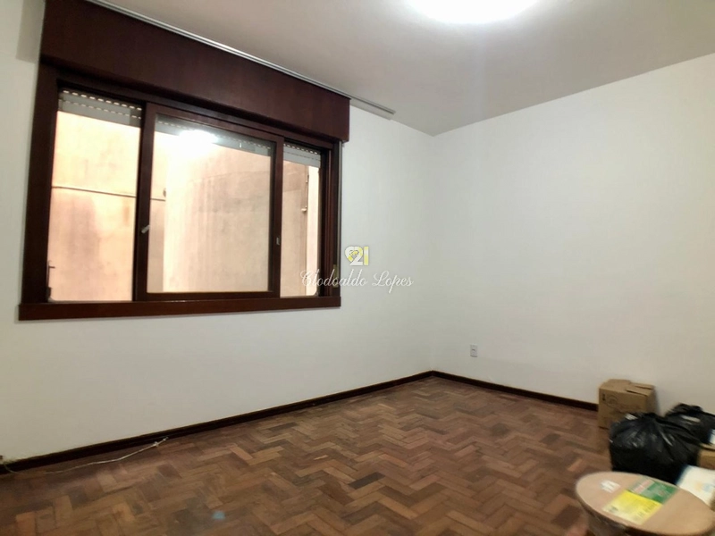 Apto 2 quartos, 2 banheiros e 2 pátios, entre col. Militar e Clínicas: 11ª foto da galeria de imagens do imóvel