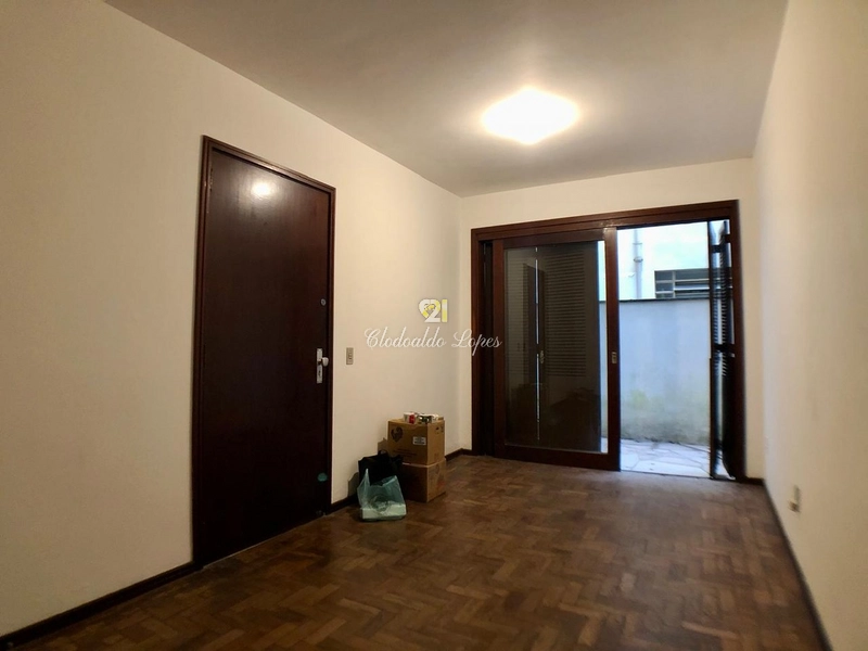 Apto 2 quartos, 2 banheiros e 2 pátios, entre col. Militar e Clínicas: 18ª foto da galeria de imagens do imóvel