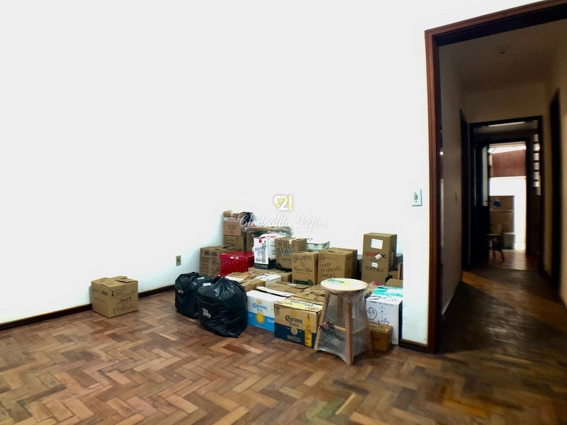 Apto 2 quartos, 2 banheiros e 2 pátios, entre col. Militar e Clínicas: 12ª foto da galeria de imagens do imóvel