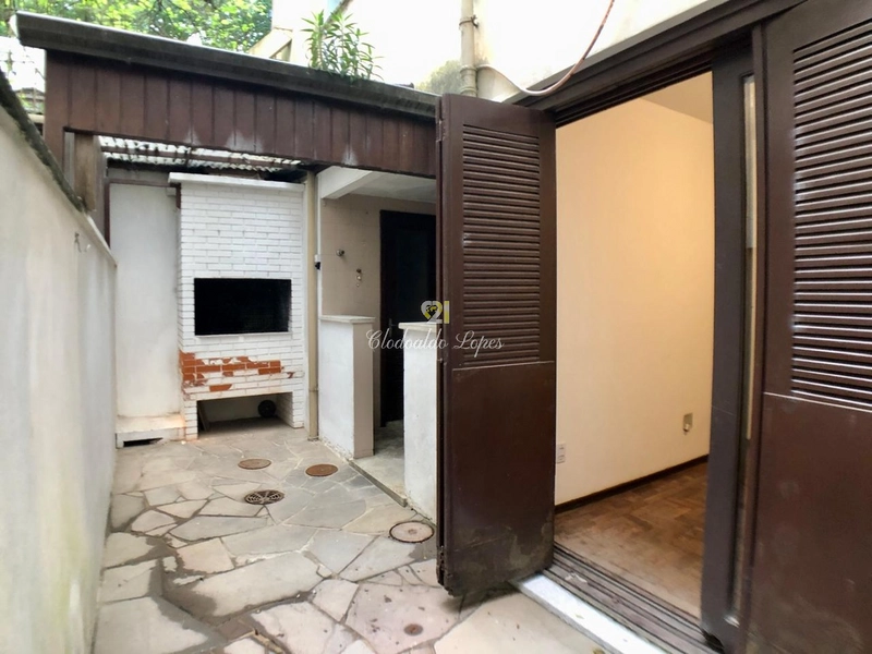 Apto 2 quartos, 2 banheiros e 2 pátios, entre col. Militar e Clínicas: 4ª foto da galeria de imagens do imóvel