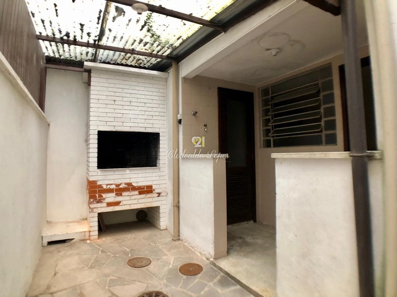 Apto 2 quartos, 2 banheiros e 2 pátios, entre col. Militar e Clínicas: 8ª foto da galeria de imagens do imóvel