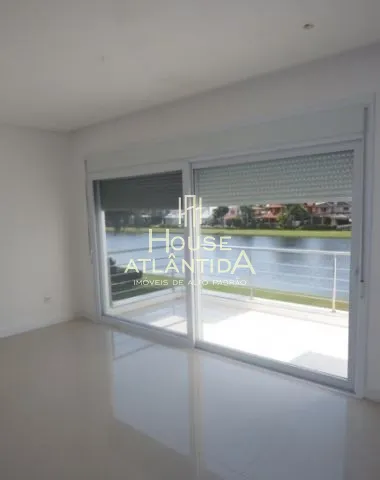 Belíssima residência, à beira do lago, no Condomínio Lagos park: 3ª foto da galeria de imagens do imóvel