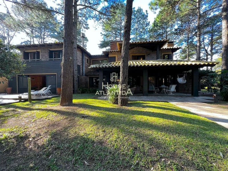 SOBRADO EM 1 LOTE E MEIO COM VISTA PRO LAGO: 2ª foto da galeria de imagens do imóvel