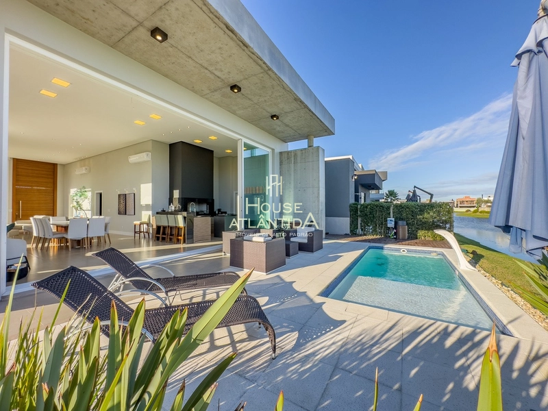 Magnífica casa beira lago de alto padrão construtivo, com 4 suítes.: 23ª foto da galeria de imagens do imóvel