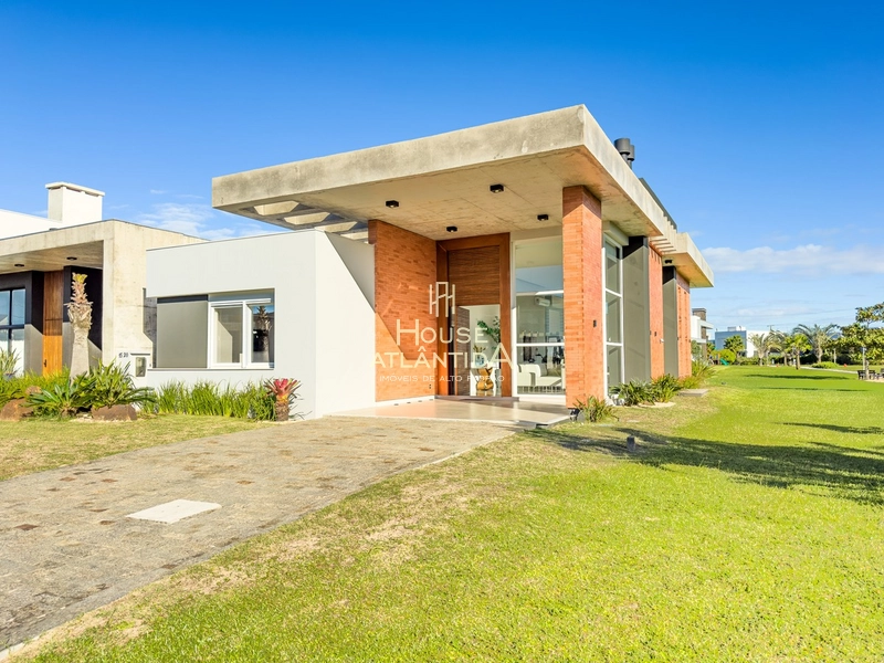 Magnífica casa beira lago de alto padrão construtivo, com 4 suítes.: 2ª foto da galeria de imagens do imóvel