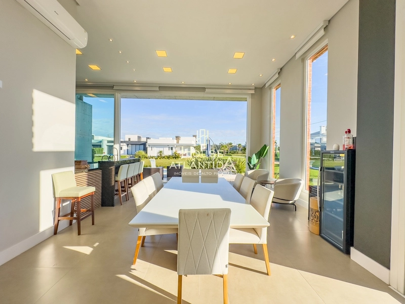 Magnífica casa beira lago de alto padrão construtivo, com 4 suítes.: 10ª foto da galeria de imagens do imóvel