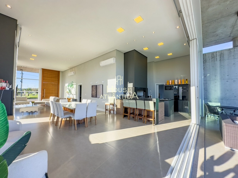 Magnífica casa beira lago de alto padrão construtivo, com 4 suítes.: 12ª foto da galeria de imagens do imóvel
