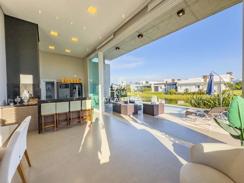 Magnífica casa beira lago de alto padrão construtivo, com 4 suítes.: 27ª foto da galeria de imagens do imóvel