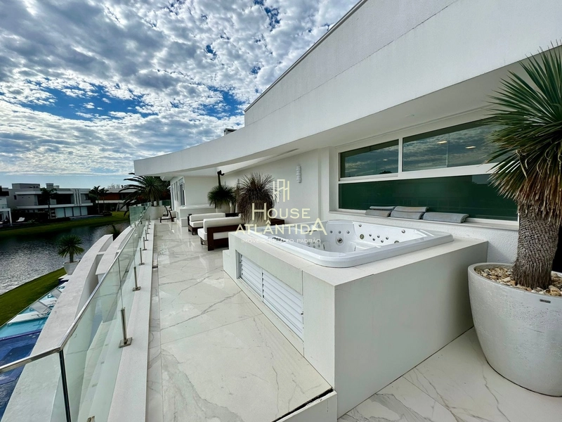 Magnifica mansão a beira lago a venda no condomínio Enseada.: 37ª foto da galeria de imagens do imóvel