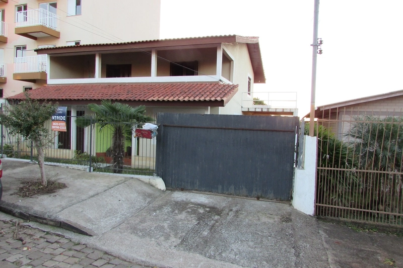 CASA DE 2 PAVIMENTOS NA PETRÓPOLIS: 2ª foto da galeria de imagens do imóvel