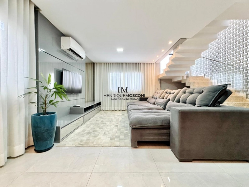 Maravilhoso sobrado com piscina no condomínio Royal Maison: 3ª foto da galeria de imagens do imóvel