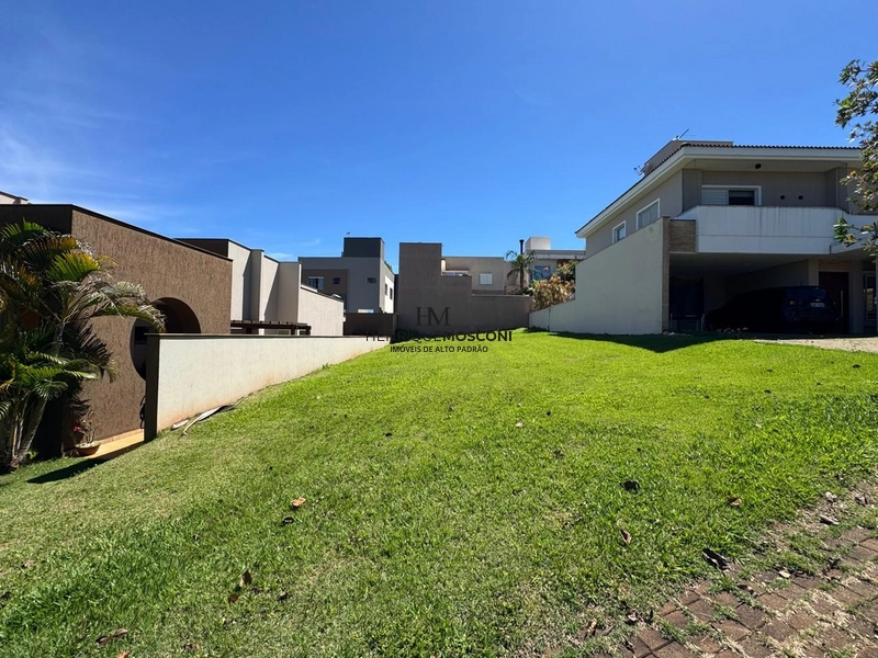 Terreno á venda condomínio Royal Forest