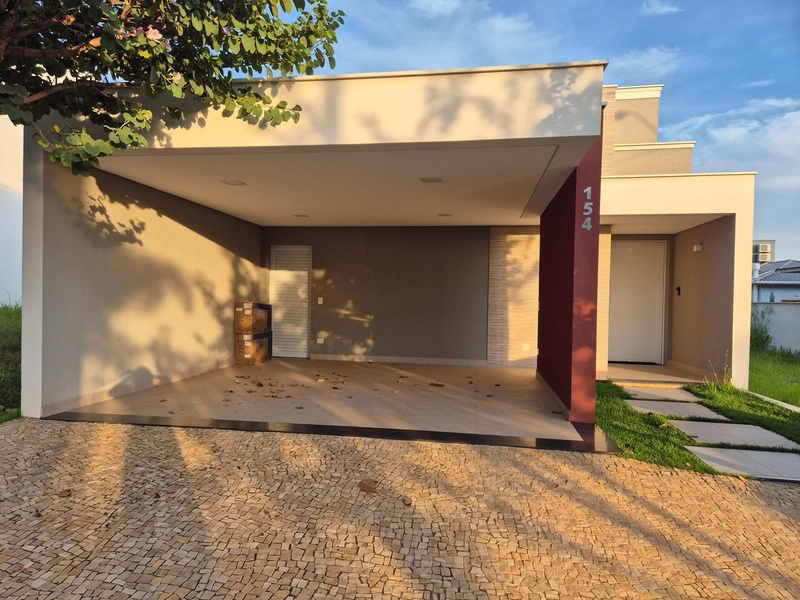LINDA CASA TÉRREA EM CONDOMÍNIO FECHADO - LOCAÇÃO: 1ª foto da galeria de imagens do imóvel