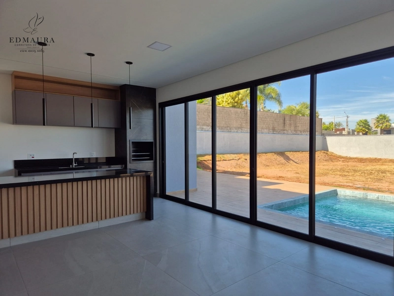 LINDA CASA TÉRREA EM CONDOMÍNIO FECHADO: 3ª foto da galeria de imagens do imóvel