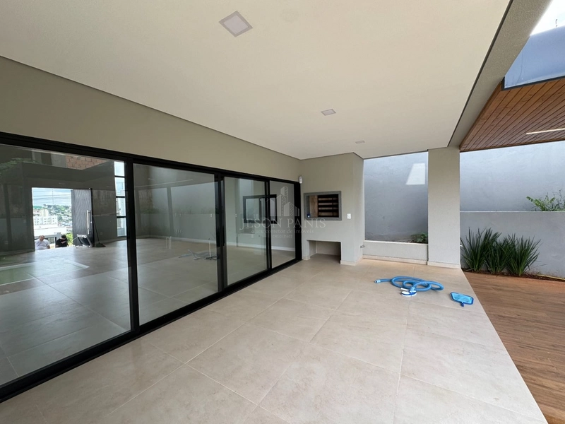 CASA COM 4 SUÍTES: 6ª foto da galeria de imagens do imóvel