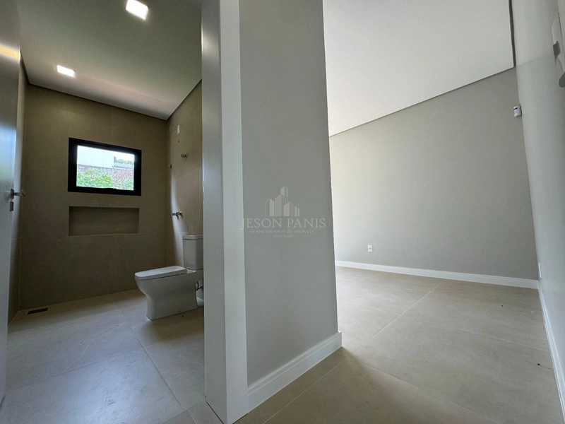 CASA COM 4 SUÍTES: 9ª foto da galeria de imagens do imóvel