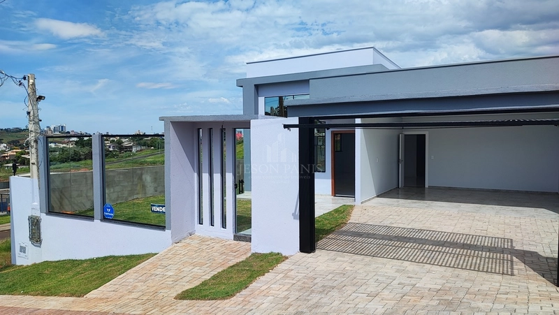 CASA COM 01 SUÍTE + 02 DORMITÓRIOS: 3ª foto da galeria de imagens do imóvel