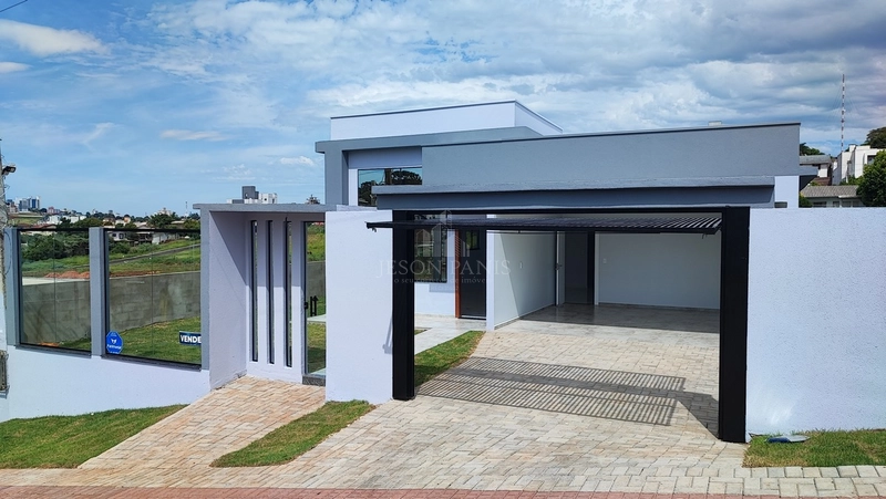 CASA COM 01 SUÍTE + 02 DORMITÓRIOS: 1ª foto da galeria de imagens do imóvel
