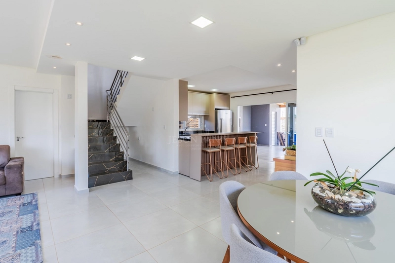 Casa com 1 suíte mais 2 domitórios: 1ª foto da galeria de imagens do imóvel