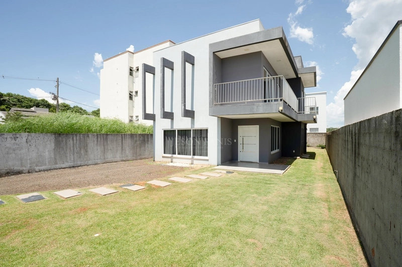 Casa com 1 suíte mais 2 domitórios: 2ª foto da galeria de imagens do imóvel