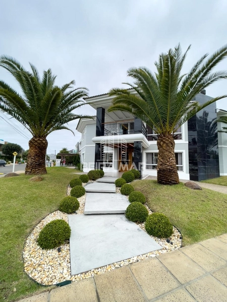 Belíssimo sobrado no Condomínio  Condado de Capão!