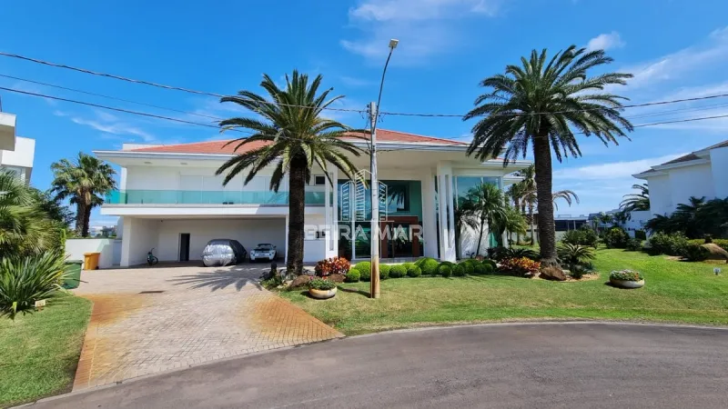 Mansão no Condomínio Enseada Lagos!