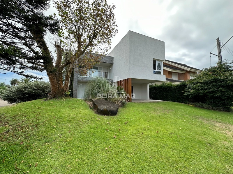 Belíssimo sobrado Condomínio La Plage!