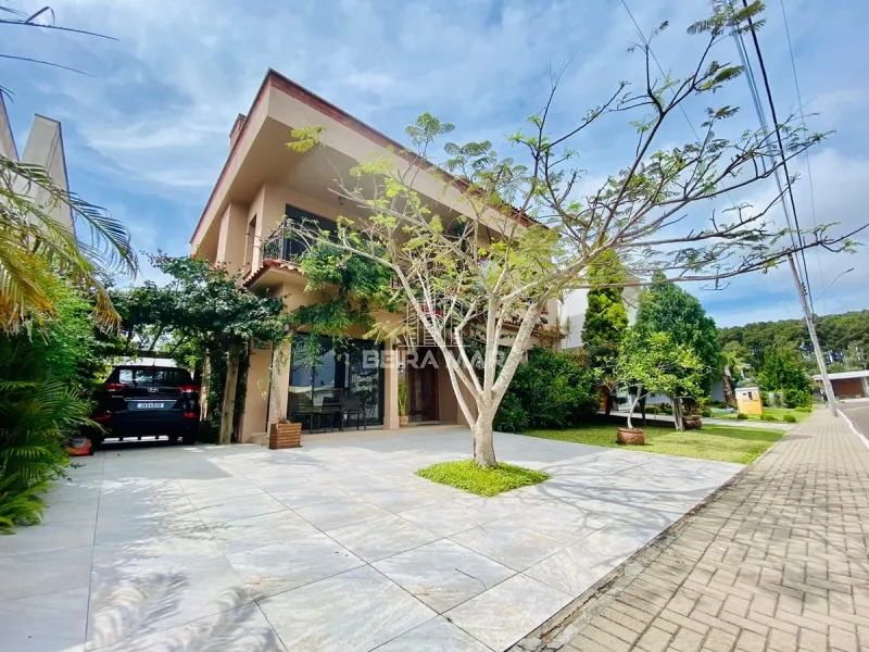 Belíssimo sobrado, no condomínio Velas da Marina, em Capão da Canoa