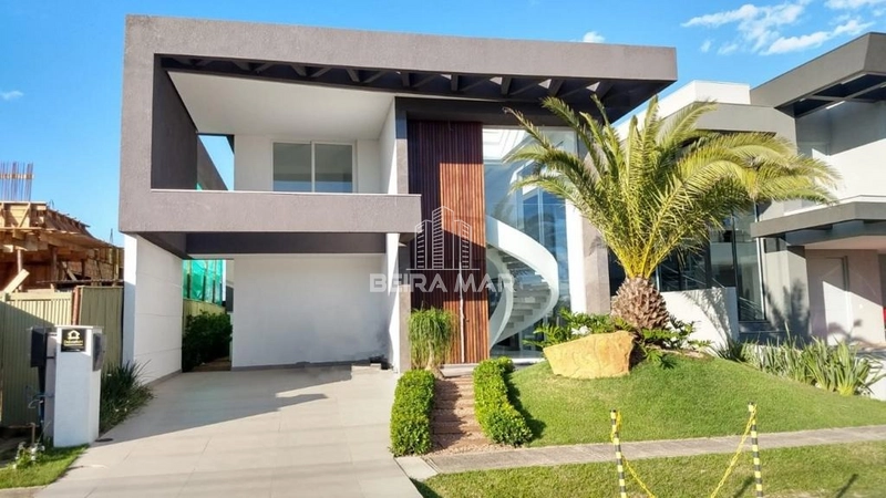 CASA COM 4DORM EM CAPÃO ILHAS