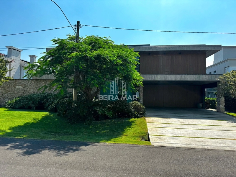 Casa no Condomínio Bosques de Atlântida á beira do lago!